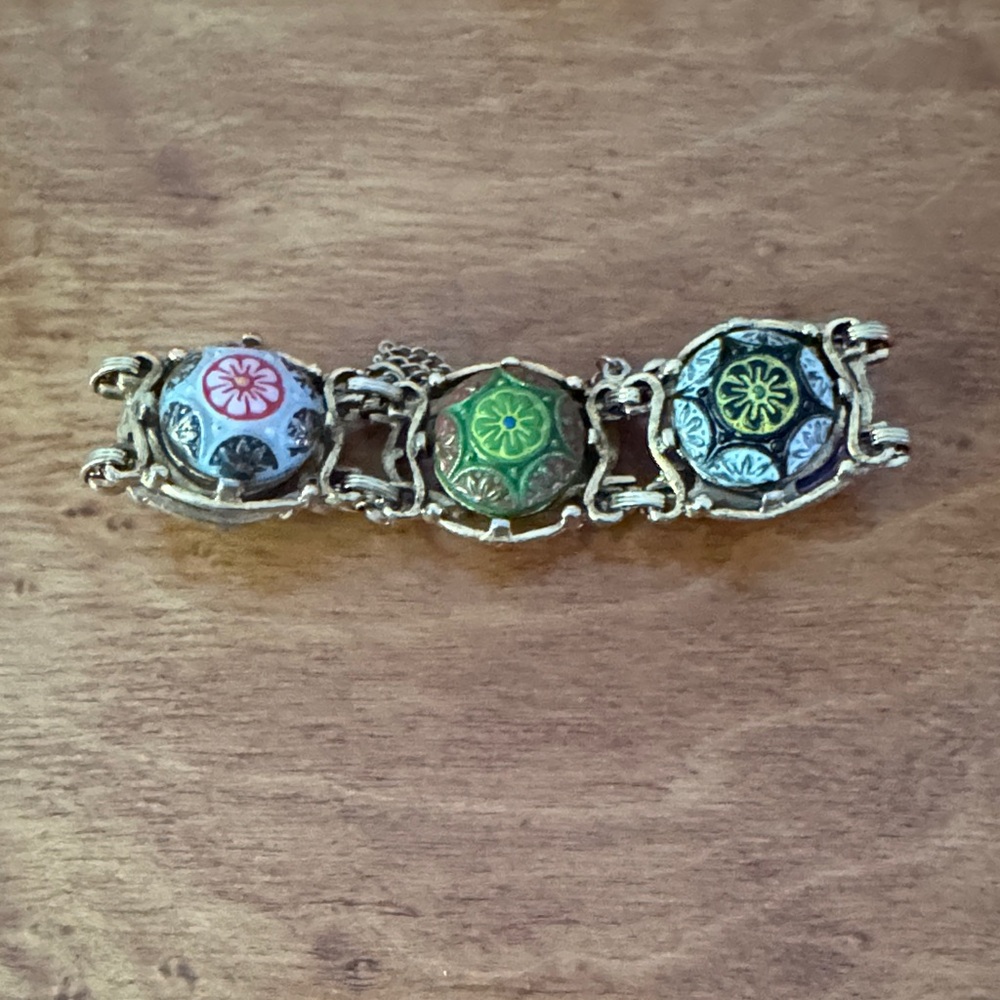 Elegant Gold Floral Bracelet